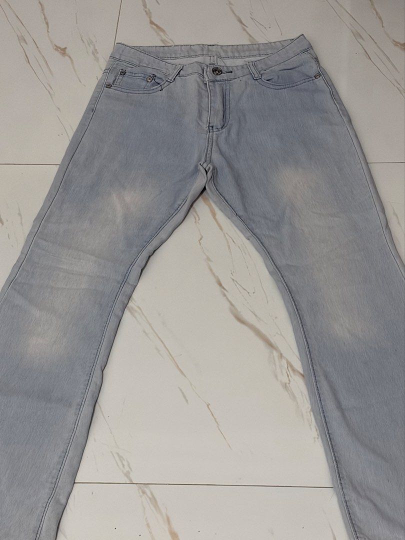 Light wash flare denim jeans (Category: Jeans) located in Makati City. Submitted by sandra_ali (Listing ID 1466739288, Image 3). Description: Size 27 Flare Pants.