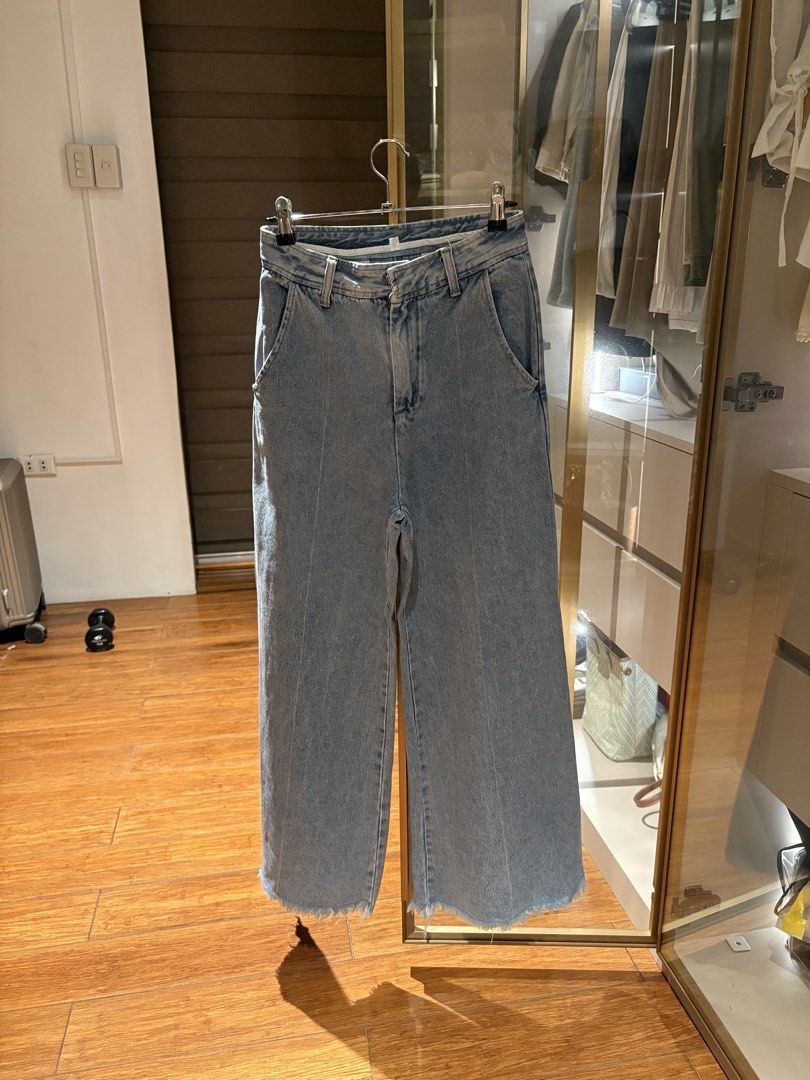 Light Wash Wide Leg Jeans (Category: Jeans) located in Calamba. Submitted by nikkadeclutters (Listing ID 1466670272, Image 1). Description: Style: Casual wide-leg denim pants Wash: Light blue with stylish vertical center seams Size: 25in Length: 37.5in.