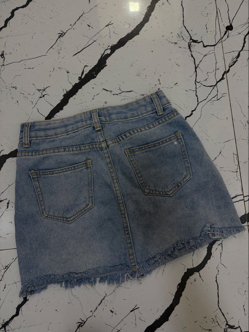Light Washed Denim Skirt (Category: Skirts) located in Manila. Submitted by eclaiire (Listing ID 1466588010, Image 2). Description: Xs-Small No flaws Great Material .
