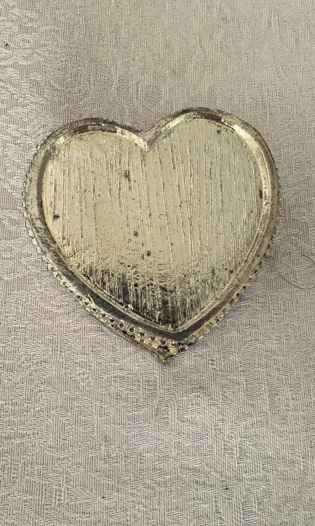 Like new mini trinket heart shape (Category: Accessory Holder, Box & Organizers) located in Tuguegarao City. Submitted by zenphoenix-7ad615 (Listing ID 1466588044, Image 3). Description: Trinktet metal.