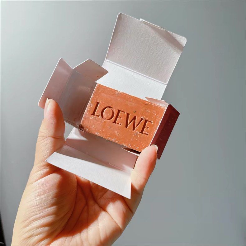 Loewe Soap Tomato Leaves 50g (Category: Body Care) located in Manila. Submitted by designerarchives.ph (Listing ID 1466642901, Image 3). Description: - Limited Edition 🏈⚽️ This price is only until October 11 Eta: October 24 50% dp required Buyer will shoulder local sf No return/refund/exchange of size Shipping: NCR - Grab/Lalamove Provincial - LBC.
