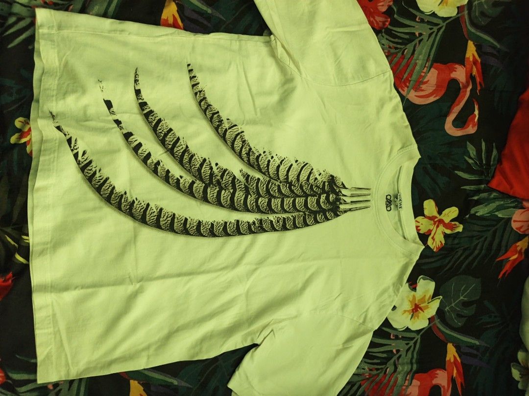 Loewe Tshirt (Category: Luxury Apparel) located in Quezon, Isabela. Submitted by ukay-ukaybylyn (Listing ID 1466572354, Image 2). Description: good condition💯 s nakalagay pero pang large na ito.