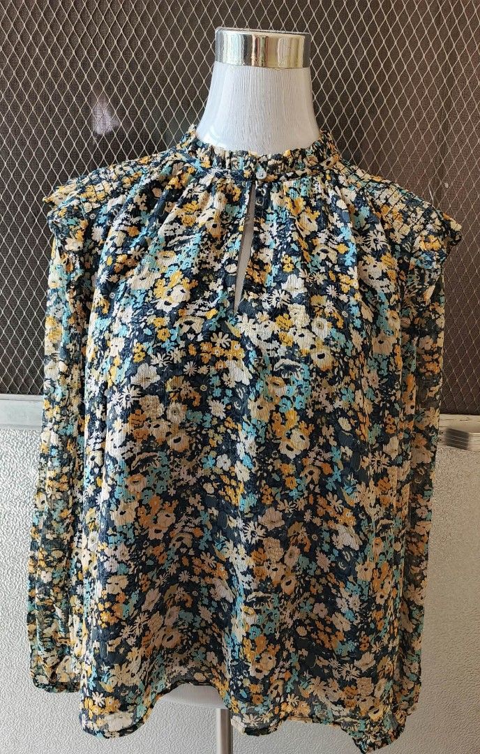 LOFT Floral Mock Neck Ruffle Sleeve Blouse (Category: Blouses) located in Cebu City. Submitted by violacloset (Listing ID 1466650768, Image 1). Description: Measurements: length: 24 width: 22 .