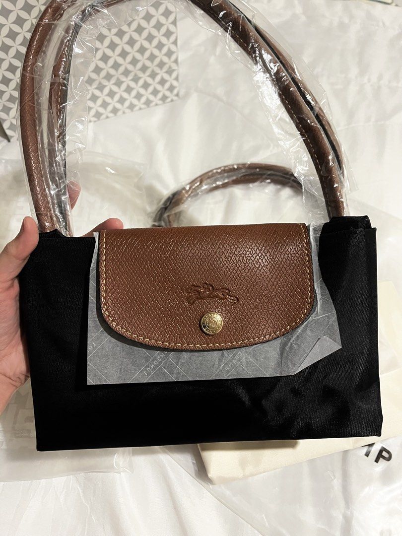 Long Champ Black Tote Bag (Category: Tote Bags) located in Manila. Submitted by iconic.co (Listing ID 1466702282, Image 2). Description: - Limited stock.