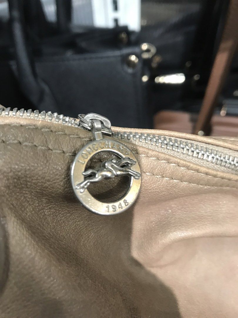 Longchamp (Category: Tote Bags) located in Balete No 2. Submitted by troyesybang (Listing ID 1466688329, Image 3). Description: Large leather all leather used May rubs at scuffs Made in france.