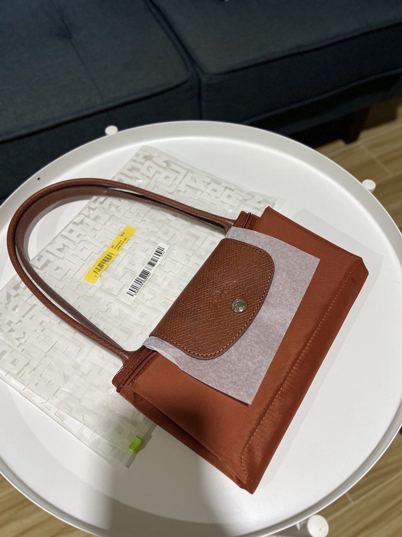 Longchamp Le Pliage Medium Chestnut (Category: Luxury Bags & Wallets) located in Davao. Submitted by bengscloset (Listing ID 1466652706, Image 2). Description: Authentic Longchamp Le Pliage shoulder bag (Model: L2605919404) Color: Châtaigne (CHESTNUT) Condition: Excellent like new Bought from Rustans Makati 📌 No rush shipping. 📦 Shipping fee c/o buyer. 📍Davao City 💌 Feel free to message me for additional photos/details. Thank you for checking