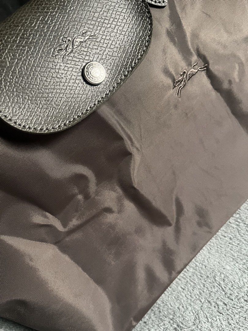Longchamp terra medium long handle (Category: Tote Bags) located in San Jacinto. Submitted by kellysthrift_ (Listing ID 1466587438, Image 3). Description: Long handle medium Longchamp terra .