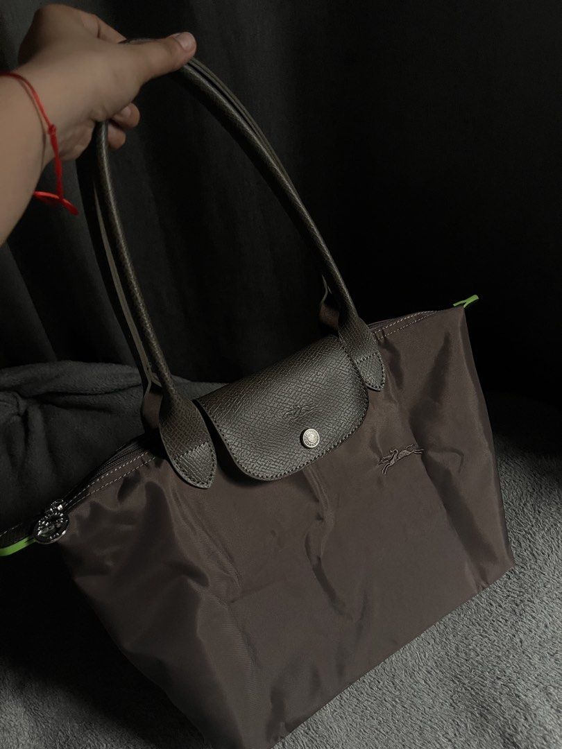 Longchamp terra medium long handle (Category: Tote Bags) located in San Jacinto. Submitted by kellysthrift_ (Listing ID 1466587438, Image 1). Description: Long handle medium Longchamp terra .