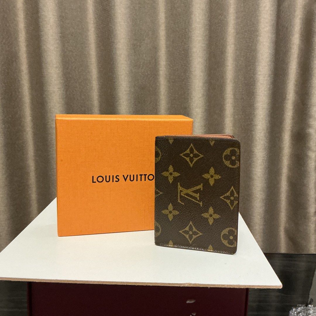 Louis Vuitton cardholder (Category: Luxury Bags & Wallets) located in Quezon City. Submitted by hintstreet (Listing ID 1466734381, Image 2). Description: .