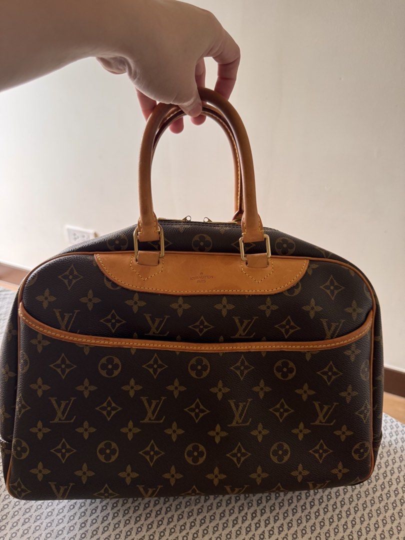 Louis Vuitton Deauville bag (Category: Luxury Bags & Wallets) located in Manila. Submitted by chagonzbxp_45 (Listing ID 1466683229, Image 1). Description: Iconic Louis Vuitton Monogram coated canvas with natural vachetta leather trim and rolled leather top handles.Open for NEG.