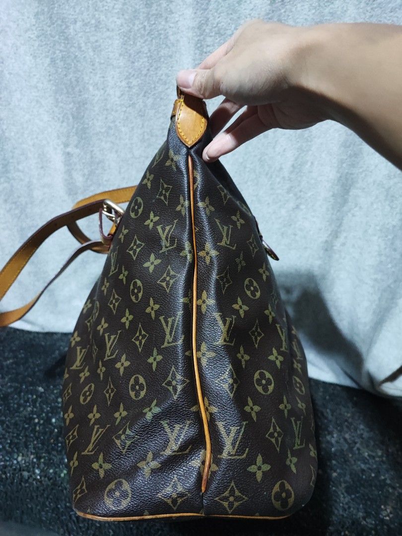 Louis Vuitton Monogram palermo (Category: Luxury Bags & Wallets) located in Baguio. Submitted by ozara.06 (Listing ID 1466738374, Image 3). Description: Louis Vuitton palermo Large size Excellent condition 2k.