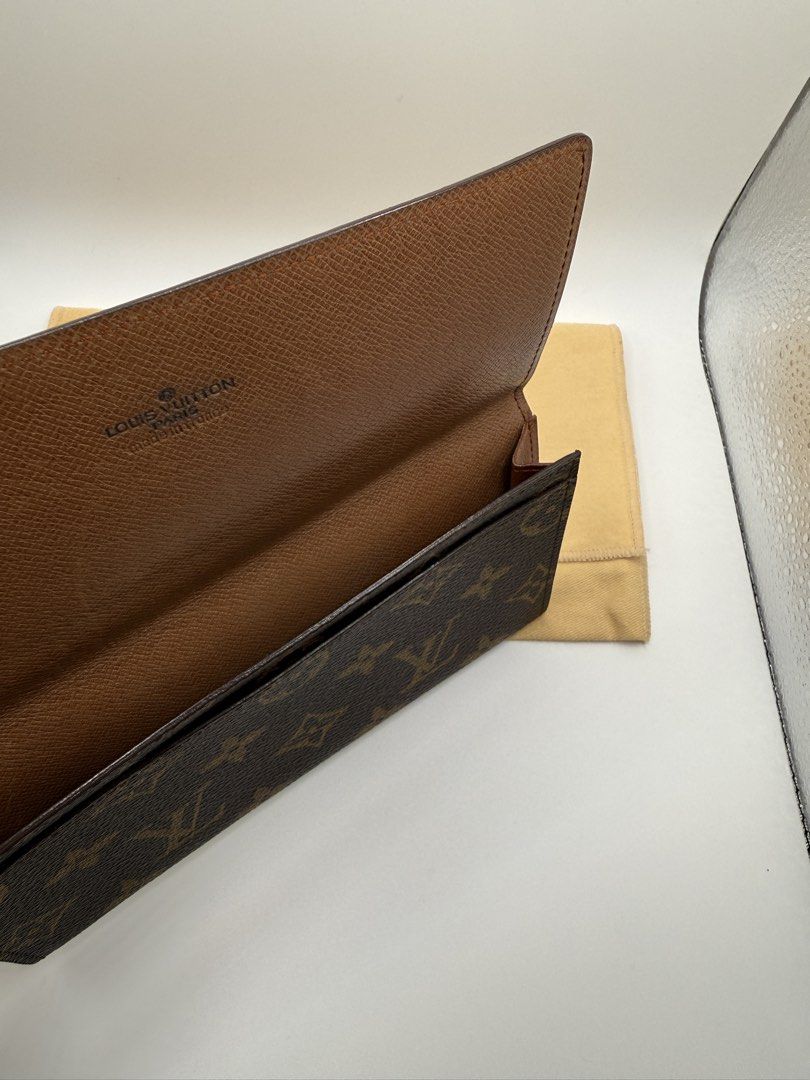Louis Vuitton Monogram Porte Yen Wallet (Category: Luxury Bags & Wallets) located in Quezon City. Submitted by crsq_shop (Listing ID 1466771789, Image 2). Description: ✨ PRELOVED LOUIS VUITTON MONOGRAM PORTE YEN WALLET ✨ A timeless classic featuring the iconic LV Monogram Canvas. 🤎 • Louis Vuitton Porte Yen Wallet • Monogram Canvas • Preloved 💰 ₱16,500 📩 DM for inquiries. Disclaimer: CRSQ_Shop is not associated nor affiliated with any of the b