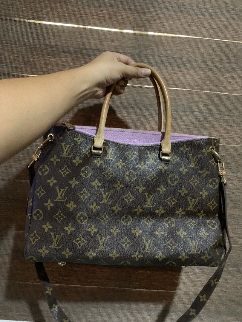 Louis Vuitton Palla Medium Bag (Category: Tote Bags) located in Aliaga. Submitted by ukaybags2428 (Listing ID 1466593106, Image 1). Description: No issue May dumi lng loob With code Medium size .