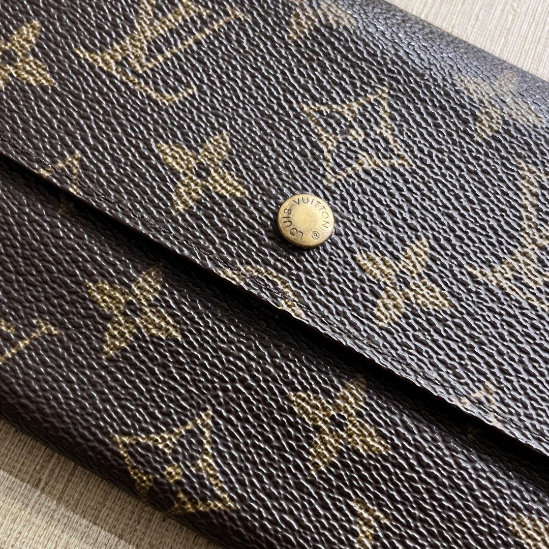 Louis Vuitton Sarah Wallet Monogram (Category: Luxury Bags & Wallets) located in Bacolod City. Submitted by rndm.wears (Listing ID 1466750365, Image 3). Description: Louis Vuitton Monogram Sarah Wallet Trifold Authentic No major flaws Measurements: Length: 4.5 Width: 7.5.