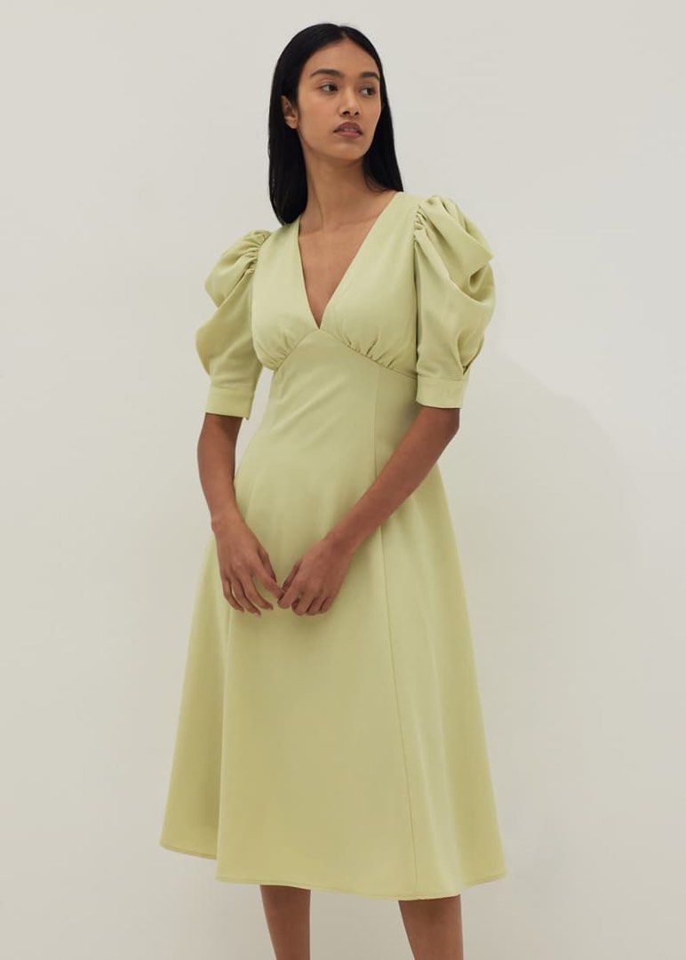 Love bonito padded dress (Category: Dresses) located in Quezon City. Submitted by iamashopperforclothes (Listing ID 1466740494, Image 3). Description: Small.