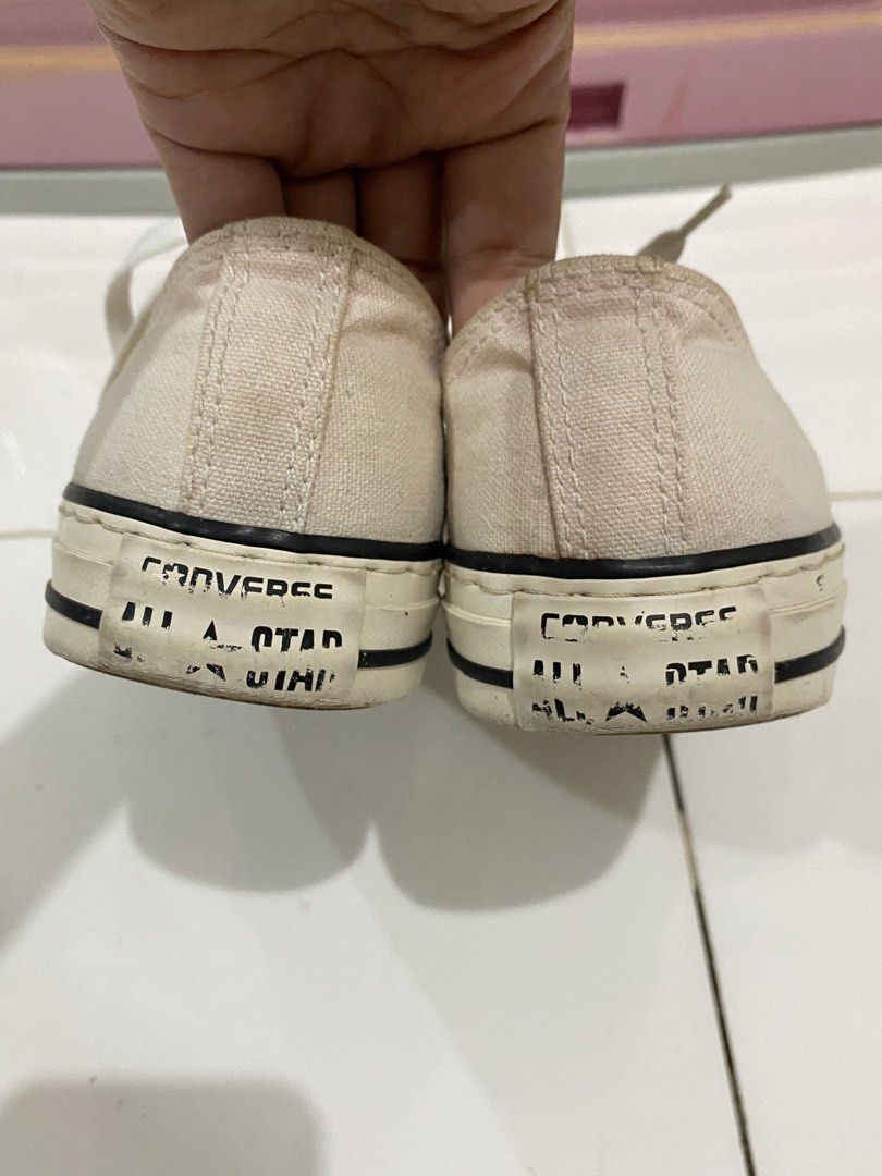 low-cut converse (Category: Sneakers) located in Davao. Submitted by sofiasyndee (Listing ID 1466769212, Image 3). Description: low-cut converse - fit 25cm - issues: color has faded, has visible sewing trace, tag is removed in both shoes - rts: decluttering - meet up or buyer can book maxim.