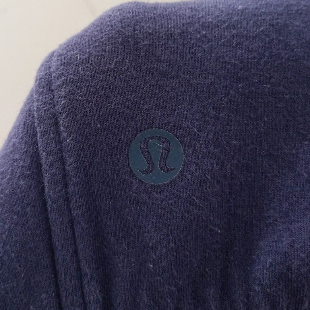 LULULEMON ACTIVE JACKET (Category: Coats, Jackets and Outerwear) located in Candaba. Submitted by luxondiscount (Listing ID 1466606201, Image 3). Description: Lululemon Jacket Dimes W-20 L-24 hem-3.5 issue: stain Condition: Excellent condition Location: Candaba Pampangga MOP: Gcash-Bank Transfer Courier: Jnt/Lalamove Dm✉️.