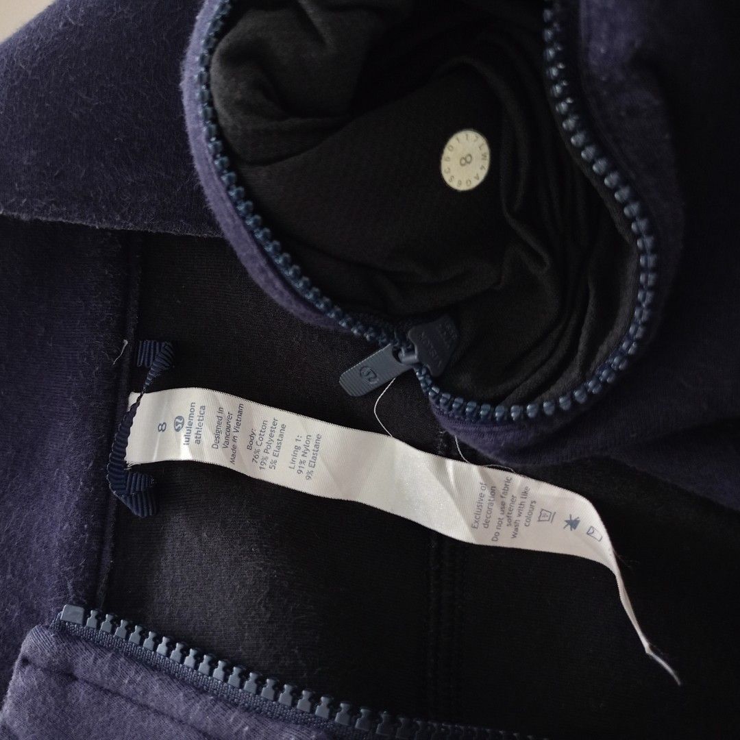 LULULEMON ACTIVE JACKET (Category: Coats, Jackets and Outerwear) located in Candaba. Submitted by luxondiscount (Listing ID 1466606201, Image 2). Description: Lululemon Jacket Dimes W-20 L-24 hem-3.5 issue: stain Condition: Excellent condition Location: Candaba Pampangga MOP: Gcash-Bank Transfer Courier: Jnt/Lalamove Dm✉️.
