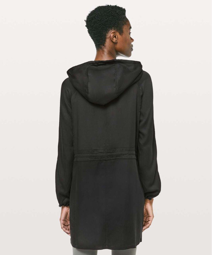 Lululemon City Stroll Jacket (Category: Activewear) located in Los Banos. Submitted by darl.shop (Listing ID 1466574149, Image 2). Description: Dot 12 No Issue/pass as New.
