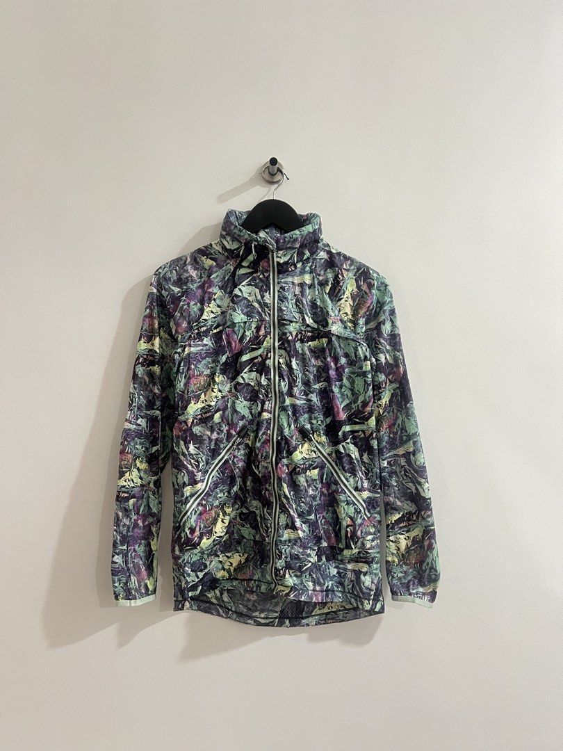 Lululemon Miss Misty Jacket II (Authentic) (Category: Activewear) located in Iligan City. Submitted by wenologgyy (Listing ID 1466694676, Image 2). Description: Lululemon Miss Misty Jacket II (Authentic) •(Excellent Condition) (Packable Jacket &Hoodie) (Breathable side) •(Issue: None ) • (Size 4 on tag) (Small-Medium) 💰₱ 888 (Original price : $128).