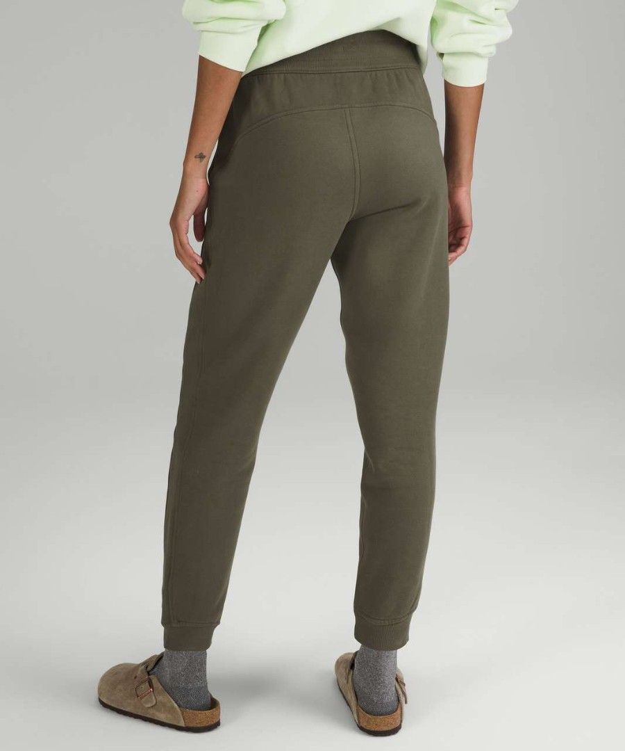 LULULEMON SCUBA HIGH RISE JOGGER (Category: Other Bottoms) located in Dumaguete. Submitted by kingepoy (Listing ID 1466697459, Image 2). Description: Dot 4 Waist 26-28 / Length 39 Excellent Condition 9.7/10 Color rate No issues.