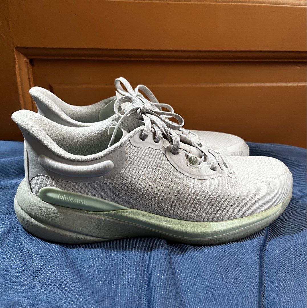 Lululemon Sneakers (Category: Sneakers) located in Makati City. Submitted by fraber_chie (Listing ID 1466724837, Image 2). Description: Php 998‼️ 🌻Lululemon Sneakers US 9 / 25.5cm Charge Feel Workout Low2 - actual item posted 📍 Loc: Poblacion, Makati .
