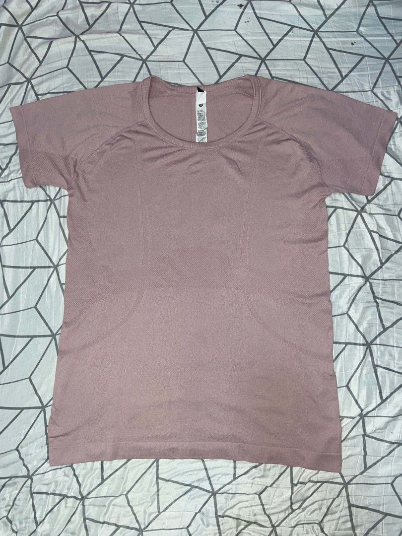 Lululemon Swiftly Tech Short Sleeve Crew (Category: Activewear) located in Antipolo. Submitted by goods_thrift (Listing ID 1466770022, Image 1). Description: Colorate 9/10 no issue need wash lng Excellent condisyon Dimensyon W19/L27.