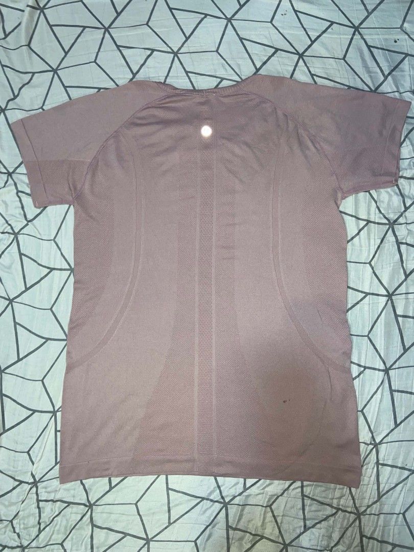 Lululemon Swiftly Tech Short Sleeve Crew (Category: Activewear) located in Antipolo. Submitted by goods_thrift (Listing ID 1466770022, Image 2). Description: Colorate 9/10 no issue need wash lng Excellent condisyon Dimensyon W19/L27.