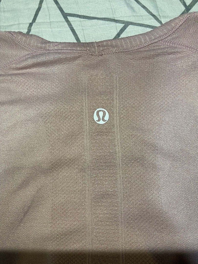 Lululemon Swiftly Tech Short Sleeve Crew (Category: Activewear) located in Antipolo. Submitted by goods_thrift (Listing ID 1466770022, Image 3). Description: Colorate 9/10 no issue need wash lng Excellent condisyon Dimensyon W19/L27.