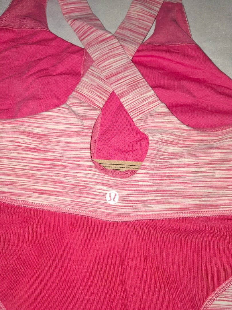 Lululemun tank top (Category: Activewear) located in Butuan. Submitted by ziggyzizzla (Listing ID 1466688256, Image 3). Description: LULULEMON WORK OUT top Size M EXCELLENT CONDITION.