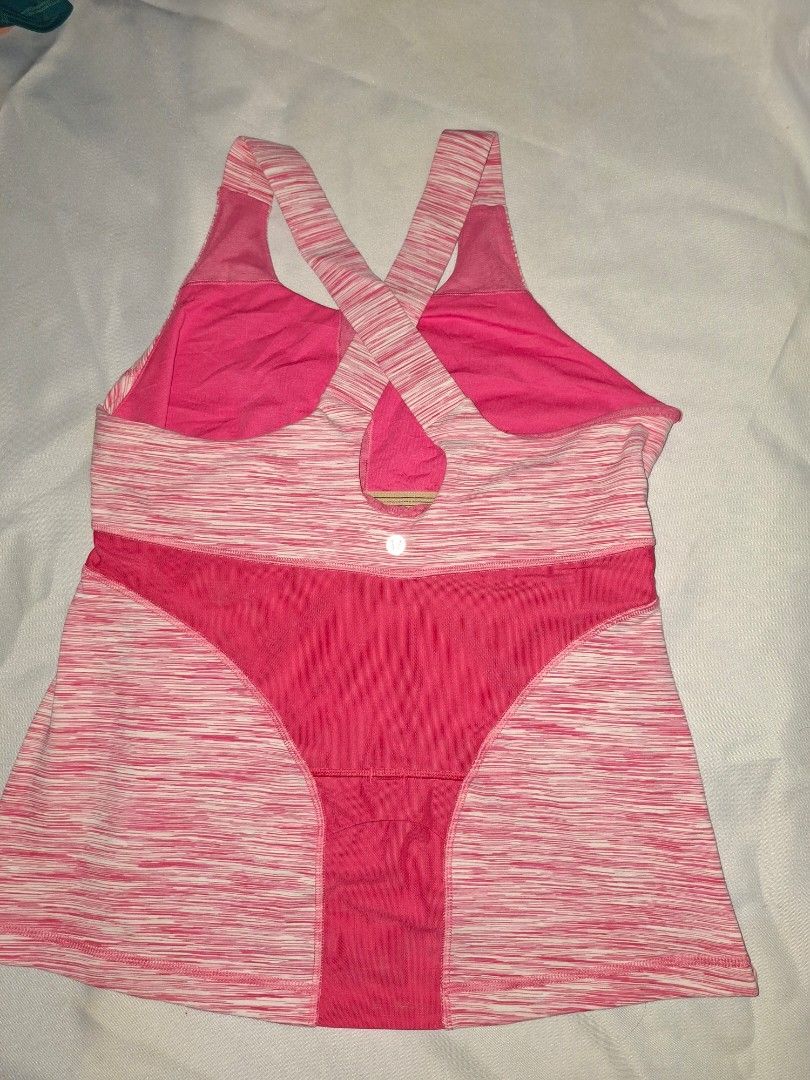 Lululemun tank top (Category: Activewear) located in Butuan. Submitted by ziggyzizzla (Listing ID 1466688256, Image 2). Description: LULULEMON WORK OUT top Size M EXCELLENT CONDITION.