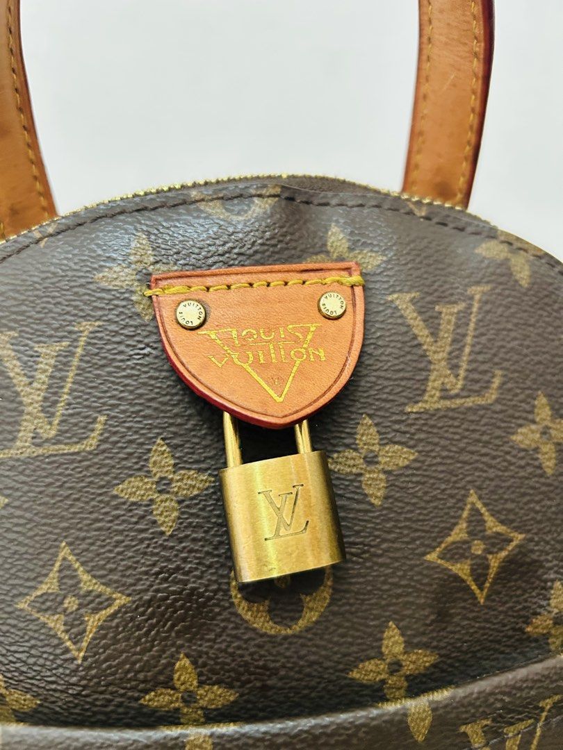 LV Backpack (Category: Luxury Bags & Wallets) located in Manila. Submitted by findluxurious (Listing ID 1466577329, Image 3). Description: Coded No papers Not guarantee original But like original quality.