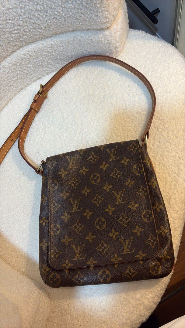 LV BAG (Category: Luxury Bags & Wallets) located in Candaba. Submitted by airamaeten73900 (Listing ID 1466717554, Image 1). Description: Authentic have coa and no issue nego.