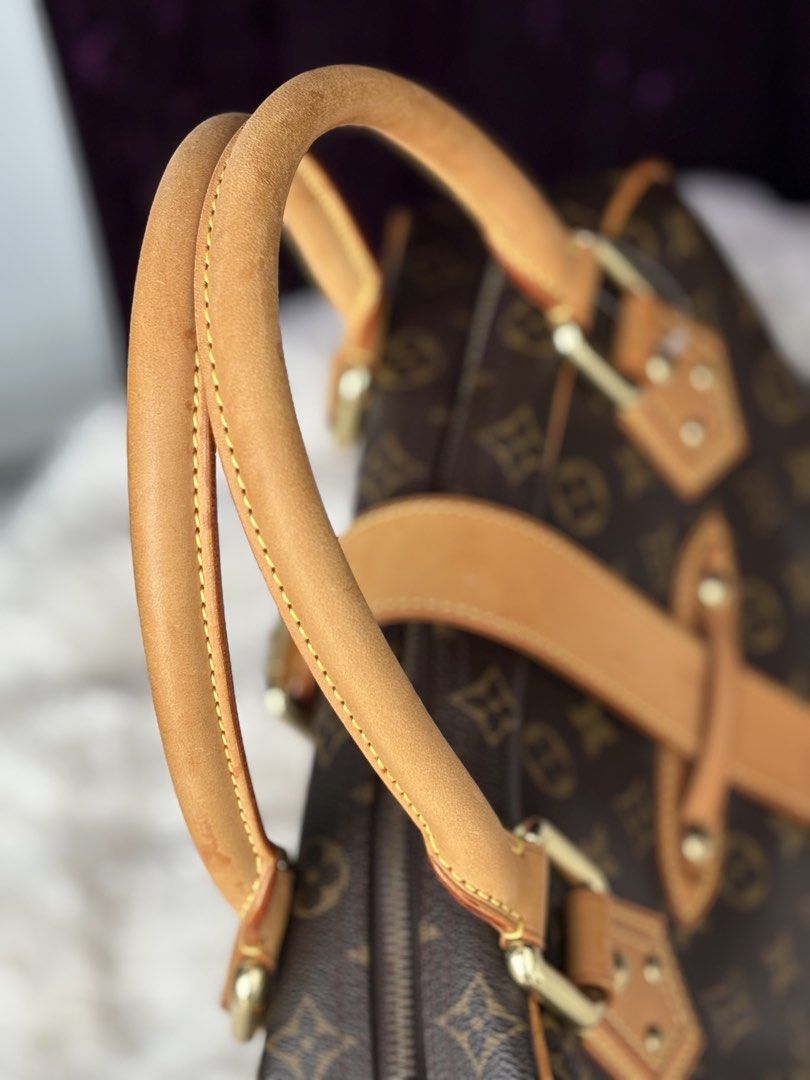 Lv manhattan GM mono (Category: Luxury Bags & Wallets) located in Quezon City. Submitted by luxuryamethystph (Listing ID 1466658840, Image 3). Description: with dustbag and entrupy.