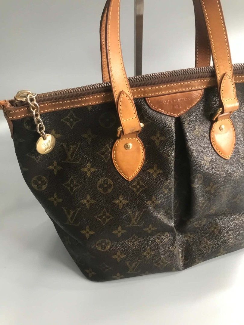 Lv Palermo authentic (Category: Luxury Bags & Wallets) located in Santa Rosa. Submitted by _ba_mo_si_ (Listing ID 1466585697, Image 3). Description: Missing sling Plus sf Dm.