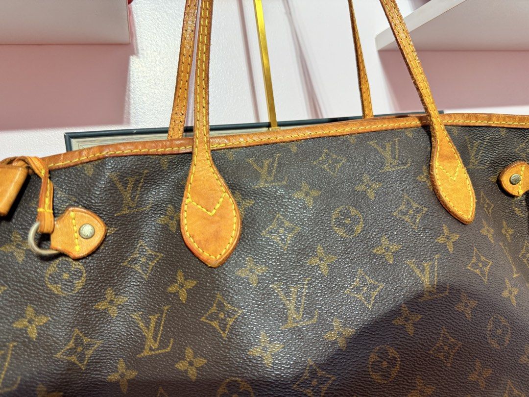 lv tote bag coded (Category: Tote Bags) located in Naga. Submitted by grand_trehh (Listing ID 1466652335, Image 3). Description: pre loved .