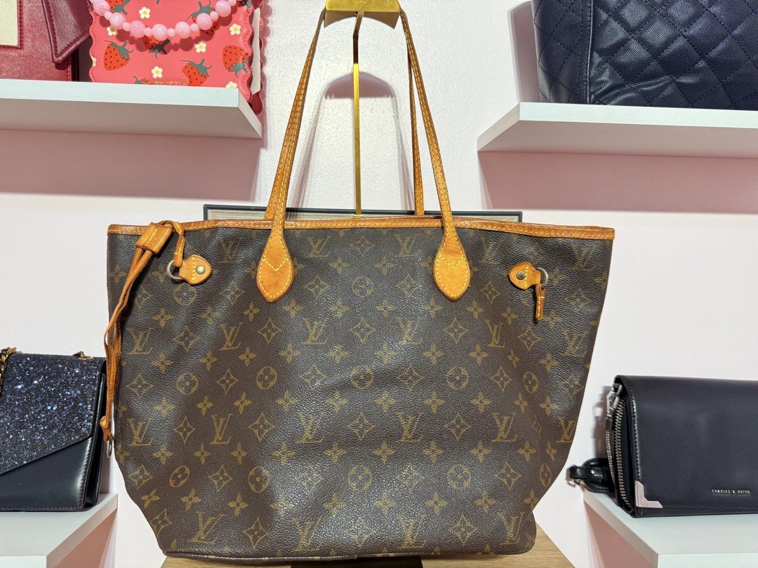 lv tote bag coded (Category: Tote Bags) located in Naga. Submitted by grand_trehh (Listing ID 1466652335, Image 1). Description: pre loved .