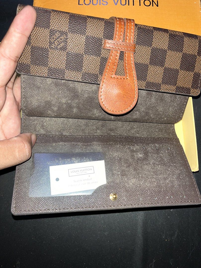 LV WALLET (Category: Luxury Bags & Wallets) located in Manila. Submitted by jimsuron (Listing ID 1466676980, Image 3). Description: .