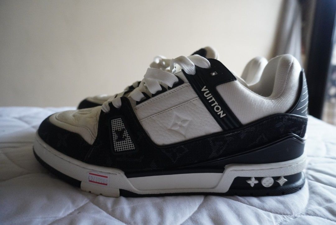 LV/Gucci/Onitsuka (Category: Sneakers) located in Valenzuela. Submitted by mackie_ (Listing ID 1466725144, Image 3). Description: LV and Gucci are 5k only Onitsuka Tiger is 4.3k.