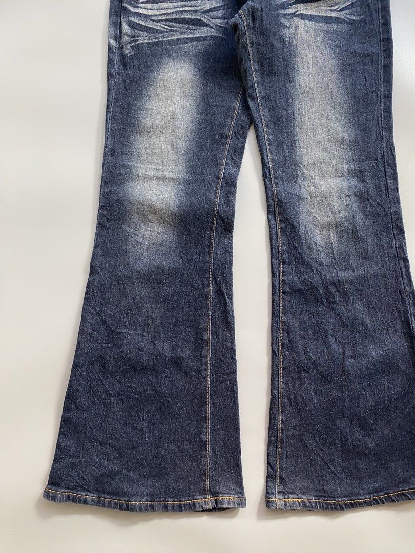 “ random “ acidwash bootcutpants (Category: Jeans) located in Calasiao. Submitted by gienthrifts_ph (Listing ID 1466718136, Image 3). Description: dimes — waist | 30-31 length | 39 thigh | 11 knee | 8 hem | 11 mine | 450 condition: 9.5/10 color rate: 9.5/10 semi hard x heavy Issue : — calasiao, Pangasinan (luzon) — check details first — gcash payment/ NO COD 📌Since these are thrifted garments, please keep your expectations reasonable!!.