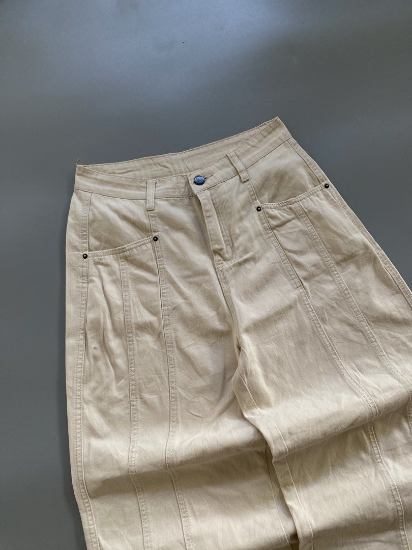 “ random “ khaki baggy pants (Category: Jeans) located in Calasiao. Submitted by gienthrifts_ph (Listing ID 1466718454, Image 3). Description: dimes — waist | 27 length | 38 thigh | 13 hem | 11.5 mine | 400 condition: 9.5/10 color rate: 9/10 soft x semi hard x heavy Issue : — calasiao, Pangasinan (luzon) — check details first — gcash payment/ NO COD 📌Since these are thrifted garments, please keep your expectations reasonable!!.