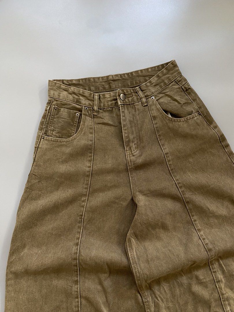 brown barrel baggy pants (Category: Jeans) located in Calasiao. Submitted by gienthrifts_ph (Listing ID 1466718751, Image 3). Description: dimes — waist | 28 length | 40.5 thigh | 14.5 knee | 15 hem | 11 mine | 550 condition: 10/10 color rate: 10/10 hard x heavy x thick Issue : — calasiao, Pangasinan (luzon) — check details first — gcash payment/ NO COD 📌Since these are thrifted garments, please keep your expectations reasonable!!.