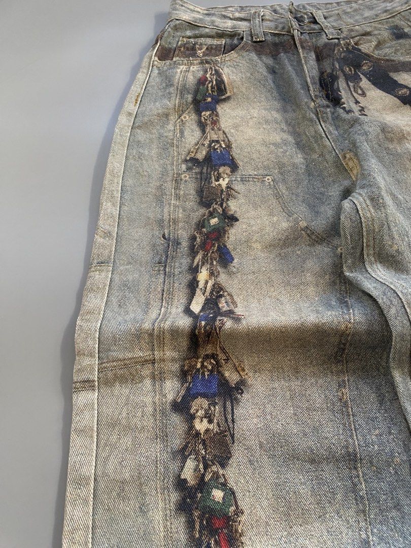 “ random “ 3d print baggy pants (Category: Jeans) located in Calasiao. Submitted by gienthrifts_ph (Listing ID 1466720929, Image 3). Description: dimes — waist | 26 length | 40 thigh | 12 hem | 11 mine | 900 condition: 10/10 color rate: 10/10 semi hard x heavy x thick Issue : — calasiao, Pangasinan (luzon) — check details first — gcash payment/ NO COD 📌Since these are thrifted garments, please keep your expectations reasonable!!.