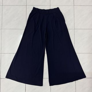 (Category: ) located in . Submitted by shopaholicwardrobe_ (Listing ID 1466614707, Image 1). Description: .