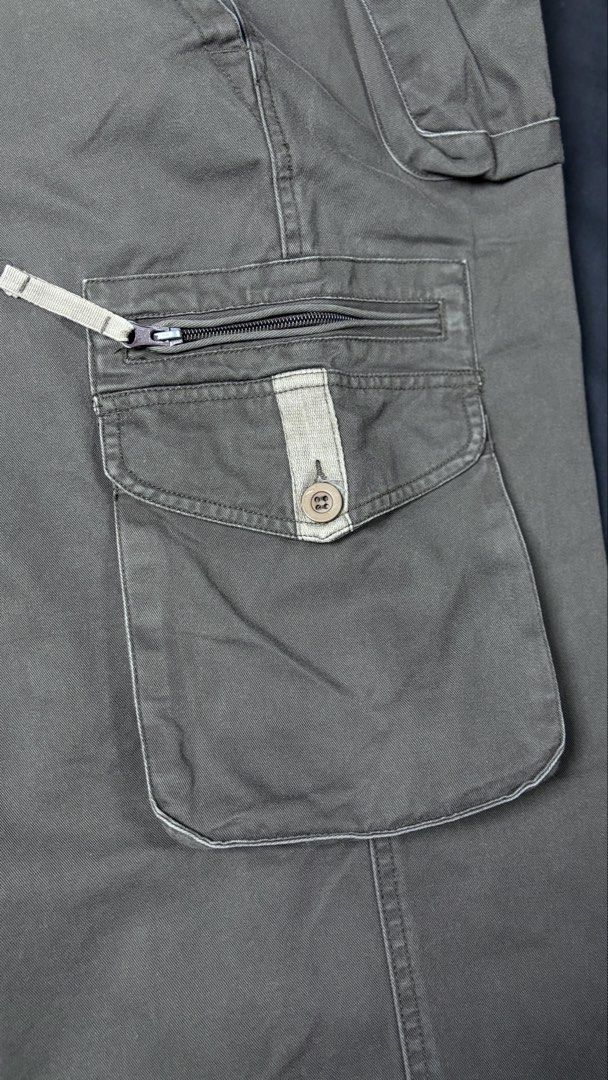 Madico Grey Cargo Pants Size 34 (Category: Jeans) located in Bacoor. Submitted by calvinmanzano13 (Listing ID 1466689621, Image 3). Description: - L = 38.5” | W = 34” - Color: Grey - Material: 100% cotton twill fabric - Fit: Straight leg with belt loops - Pockets: Utility pockets on the sides with zipper and button closure - Details: Contrasting fabric strap details on pockets and back Notes: ☑️ Hand washed ☑️ Polished ☑️ Steam ironed.