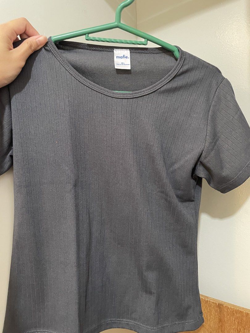 mafie gray top ribbed (Category: Shirts) located in Quezon City. Submitted by leocurations (Listing ID 1466759872, Image 1). Description: .