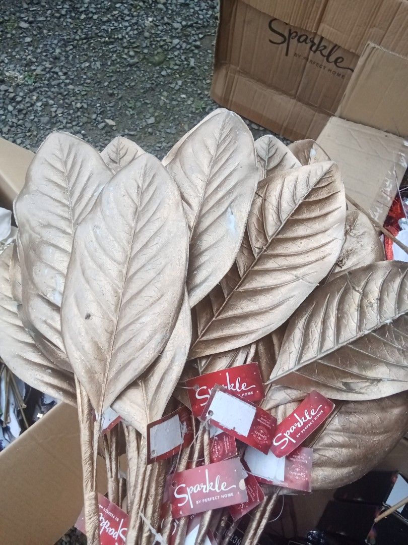 Magnolia leaves (Category: Artificial Plants & Flowers) located in Rizal. Submitted by ellengreen18 (Listing ID 1466650415, Image 1). Description: 16 Pieces available Mall Pullout MOP: Gcash only Sf for buyer's account Deliver thru Lalamove,Grab or JNT.