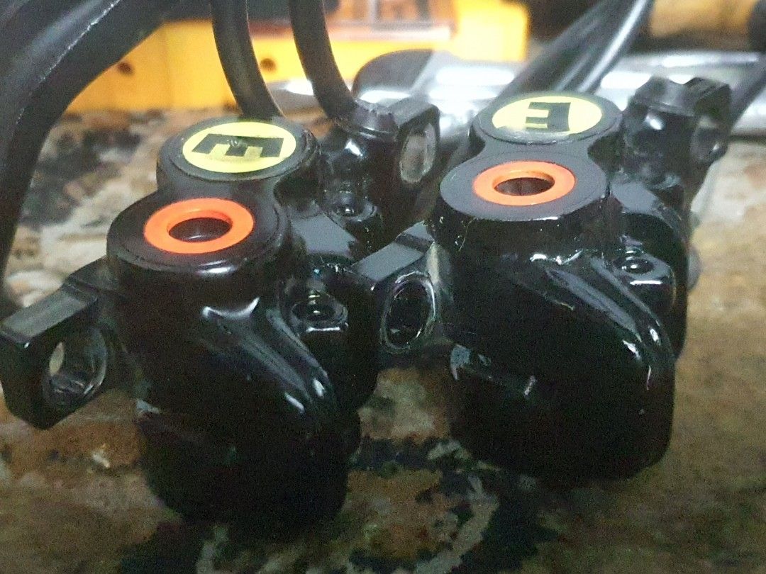Magura mt5 brakeset (Category: Bicycles) located in Quezon City. Submitted by angeladustin72 (Listing ID 1466682035, Image 2). Description: magura mt5 brakeset quad piston no issue came from meduim bike like new.