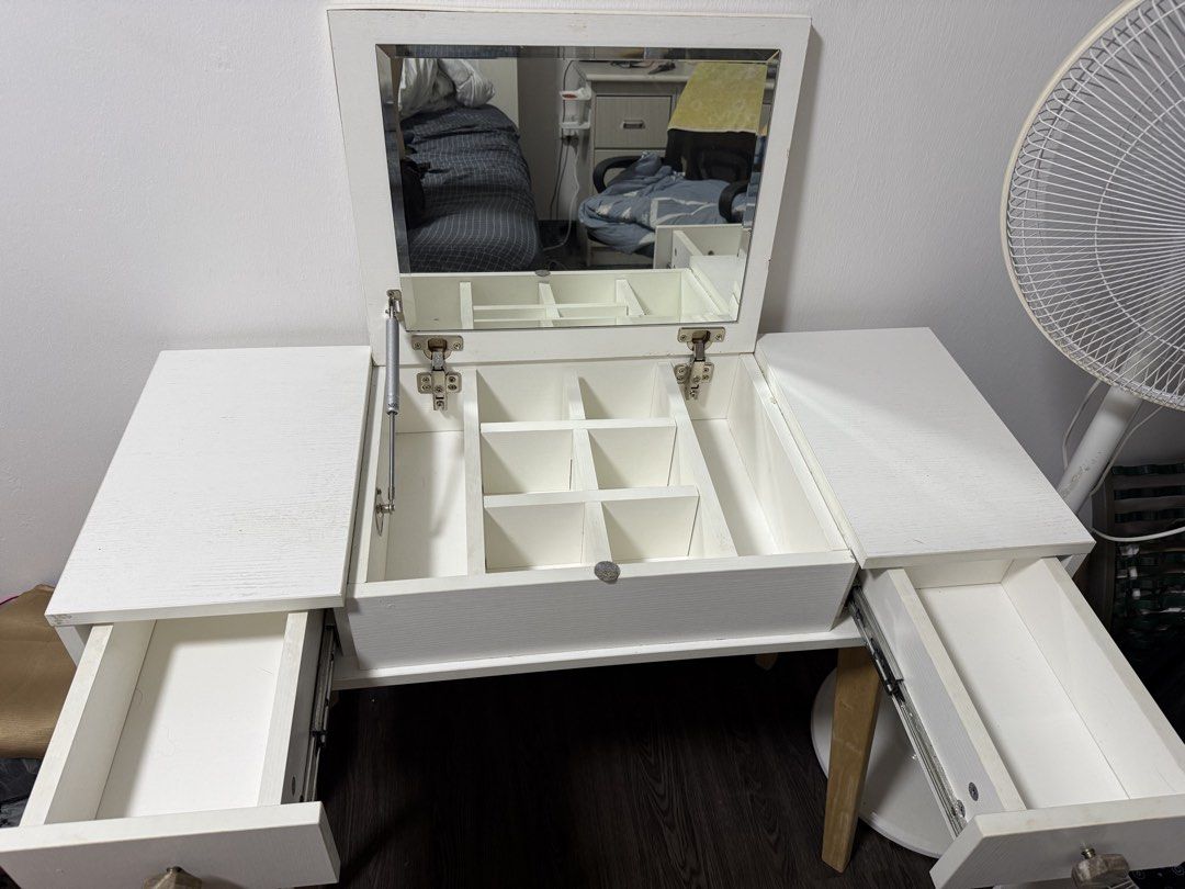 Make up table (Category: Tables & Sets) located in Singapore. Submitted by jiawai9898 (Listing ID 1466718562, Image 1). Description: Self Collect Kaki Bukit. Make up table for Sale.
