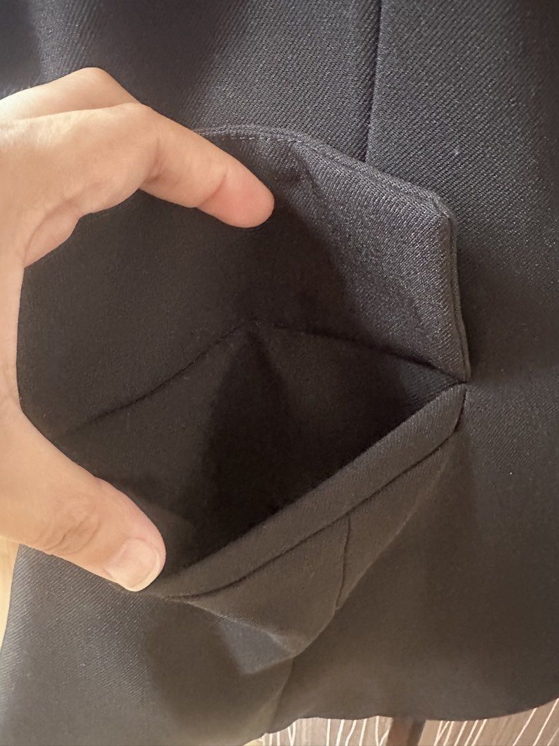 Maldita Black Sleeveless Top not Chanel Dior YSL (Category: Sleeveless) located in General Trias. Submitted by absolutefab (Listing ID 1466736649, Image 3). Description: Perfect for casual/formal occasion Size: Large With real pockets on front Very nice when worn Classy ₱2495 retail price Once worn ‼️General Trias Location‼️.